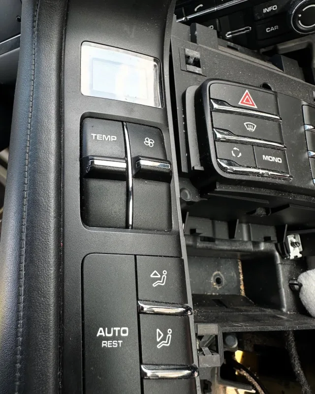 Porsche Cayenne 958 in the shop with a stuck level adjustment for temperature. #porsche #cayenne #v8power #carsofinstagram #carsofinsta #repair